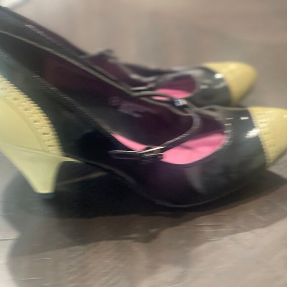 Isaac Mizarhi T Strap Pumps - Picture 2 of 4